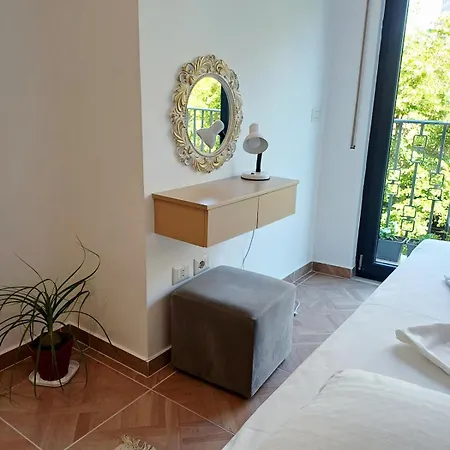 Mimoza's Apartment- In The Center Near The Pyramid Daire